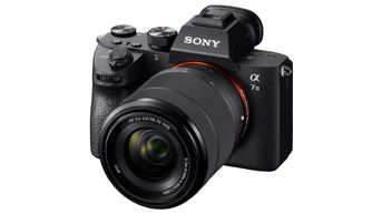Sony Alpha 7 III mit alltagstauglichem Objektiv