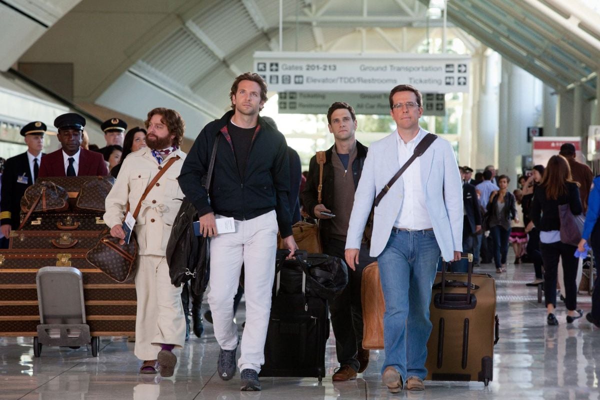 Bild zu Ed Helms Hangover 2 Bild Justin Bartha, Bradley Cooper(02)