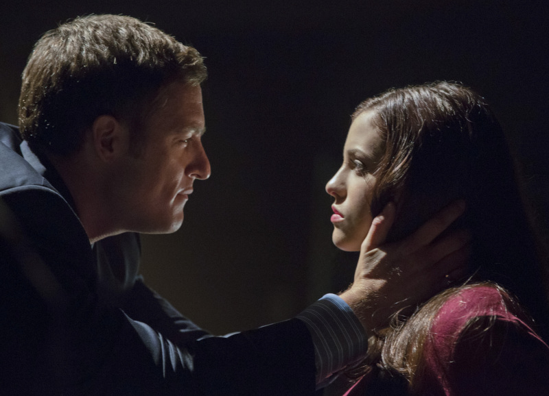 Arrow Bild Jessica De Gouw Tahmoh Penikett 1040 Von 1145 Filmstartsde 8912