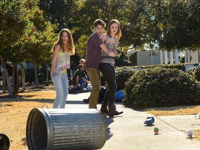 Under The Dome Under The Dome Bild Britt Robertson, Mackenzie Lintz, Colin Ford 195 von 286