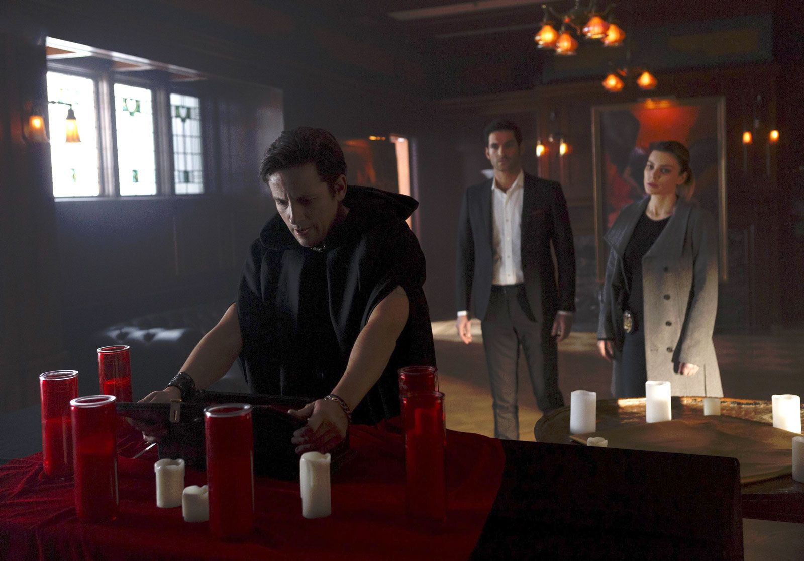 Lucifer Lucifer Bild Ross McCall, Tom Ellis, Lauren German 300 von