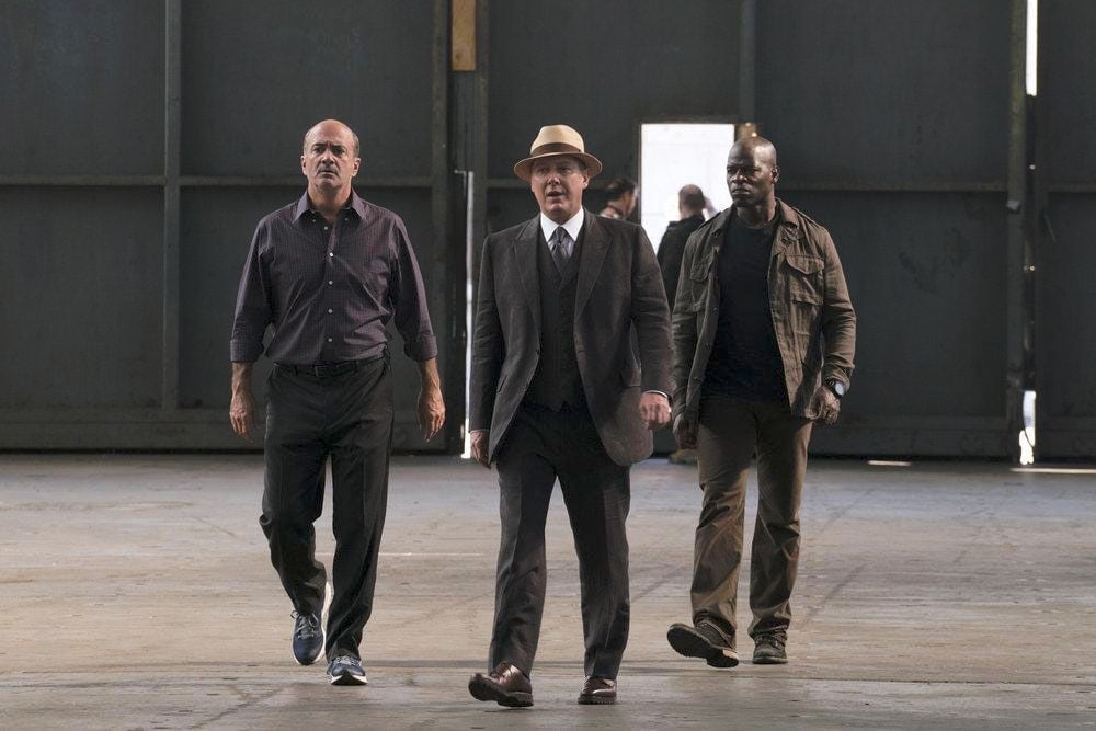 Bild zu James Spader The Blacklist Bild Matt Servitto, James Spader, Hisham Tawfiq Foto