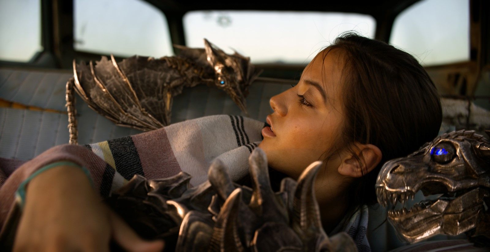 Bild zu Isabela Merced Transformers 5 The Last Knight Bild Isabela