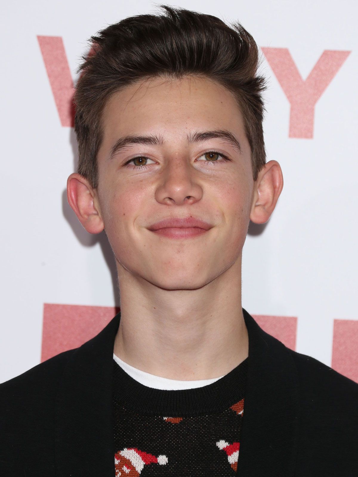 Bild zu Griffin Gluck Kinoposter Griffin Gluck FILMSTARTS.de Bild zu Griffin Gluck Kinoposter Griffin Gluck FILMSTARTS.de