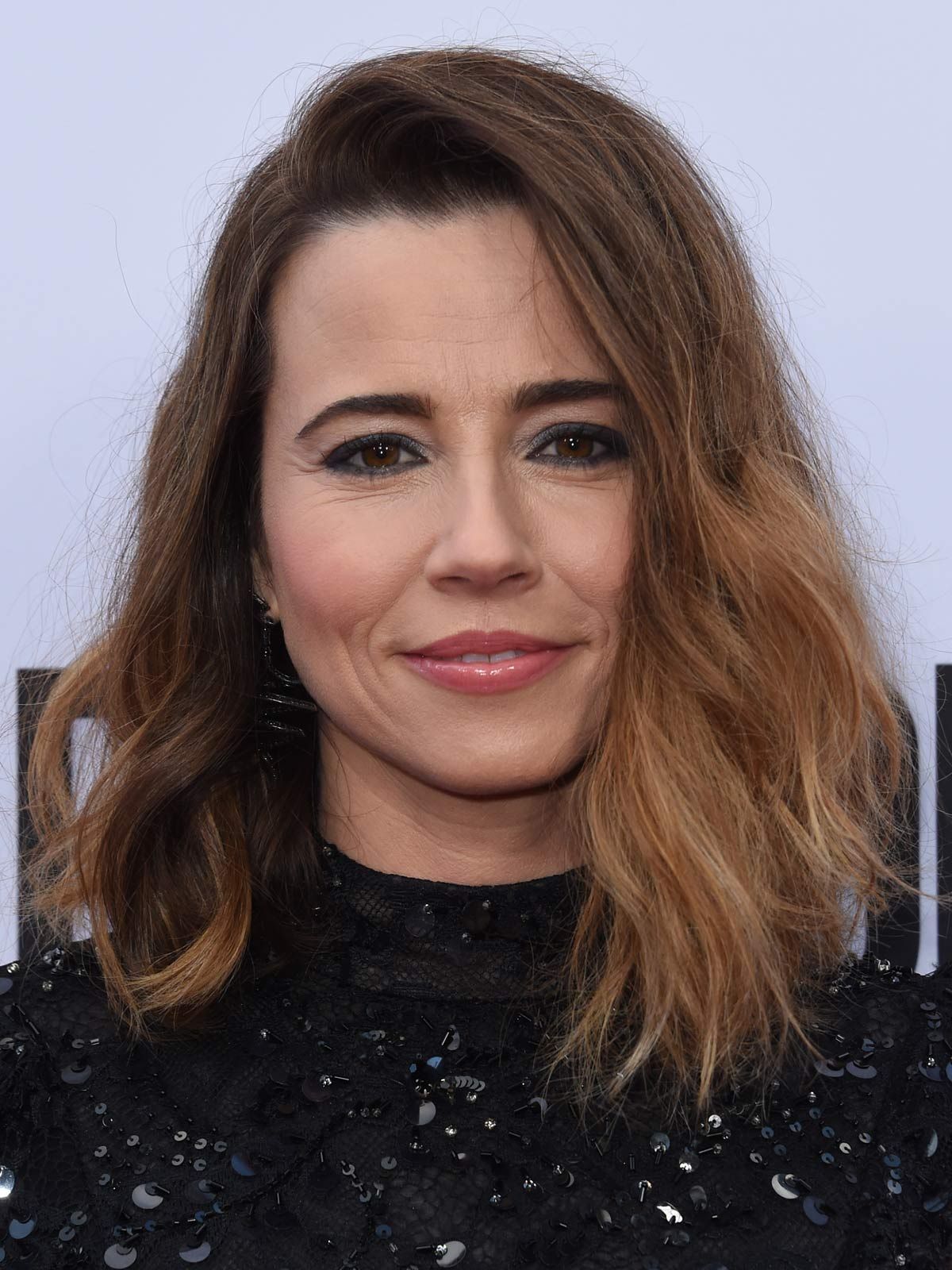 Linda Cardellini And Her Passion Projects - t5qwlzp