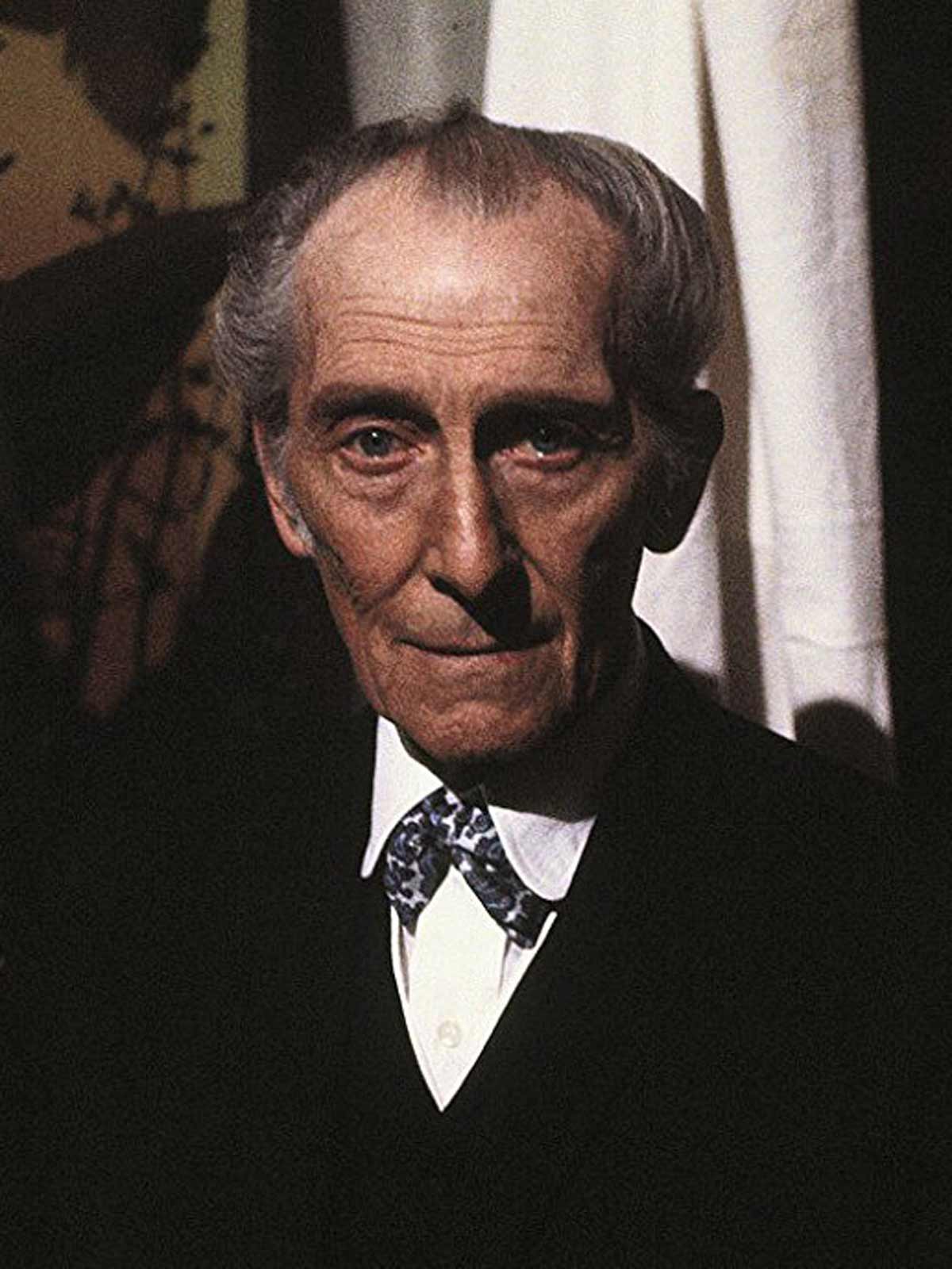 Filmografie von Peter Cushing - FILMSTARTS.de