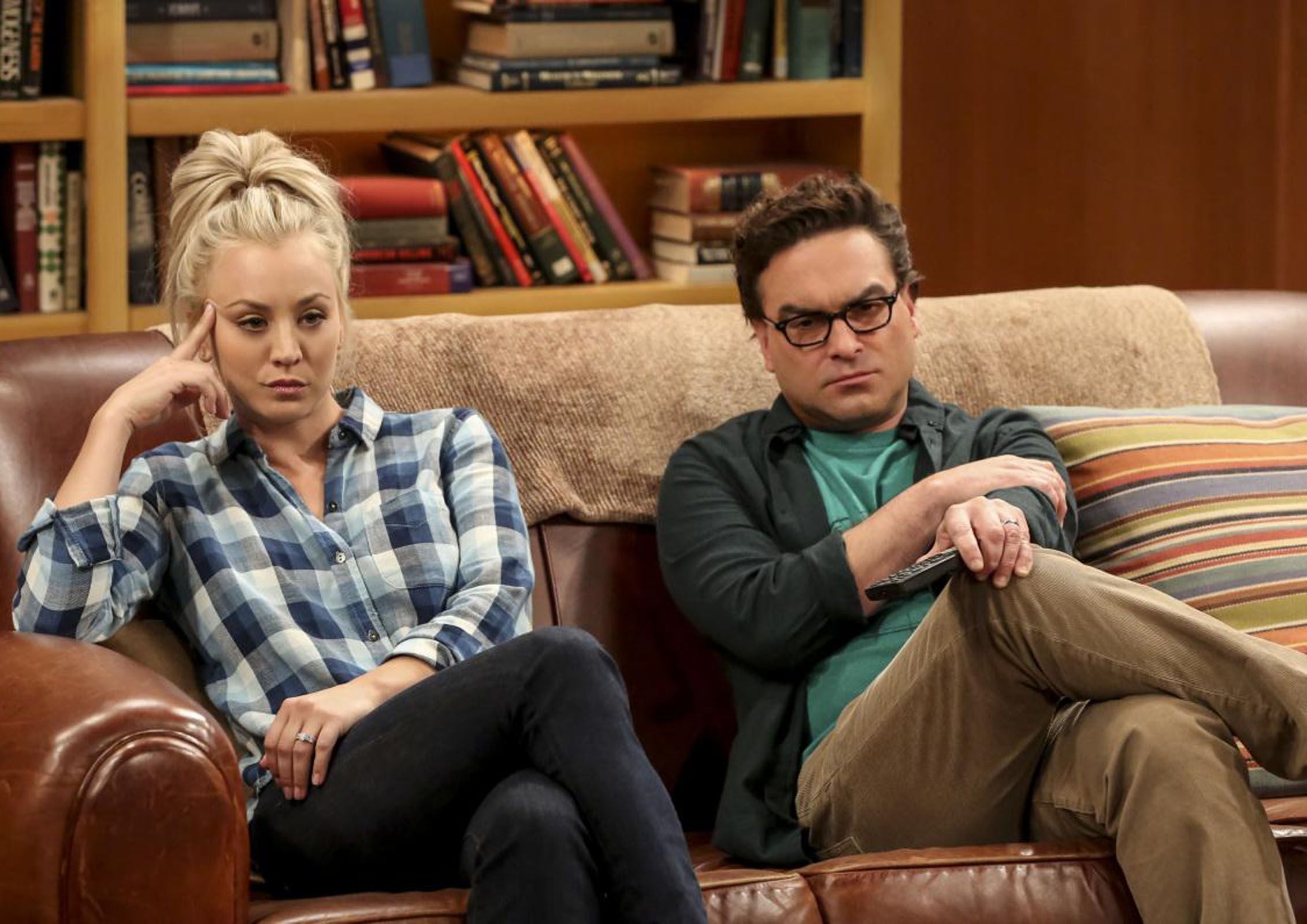 Bild zu Kaley Cuoco - The Big Bang Theory : Bild Kaley Cuoco, Johnny ...
