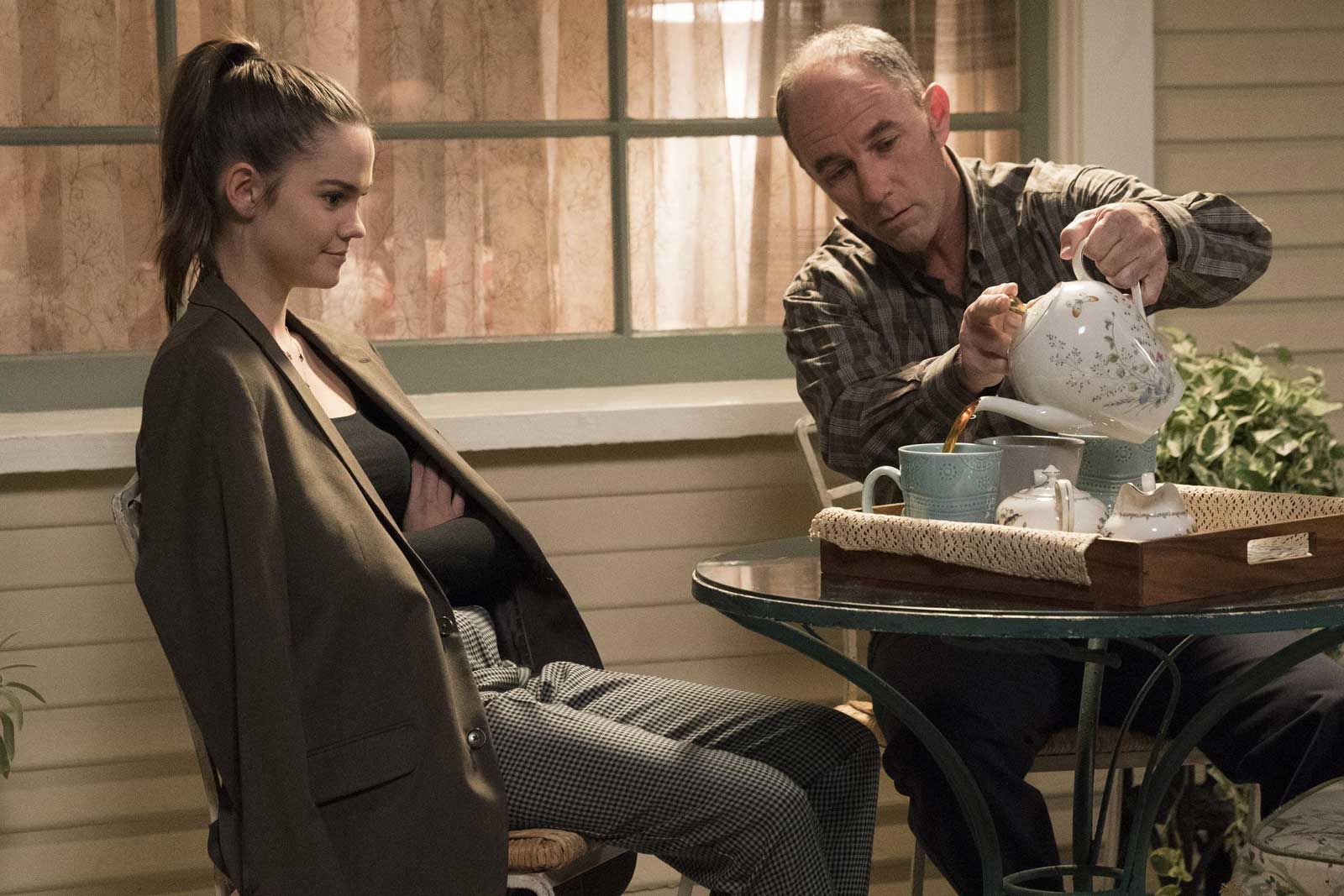 Filme Und Serien Von Jamie Mcshane Bild zu Jamie McShane - The Fosters : Bild Maia Mitchell, Jamie McShane