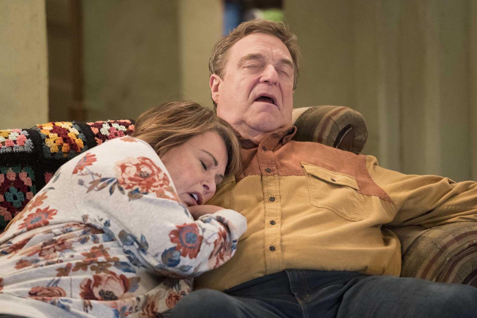 Bild Zu Roseanne Barr - Bild John Goodman, Roseanne Barr - FILMSTARTS.de