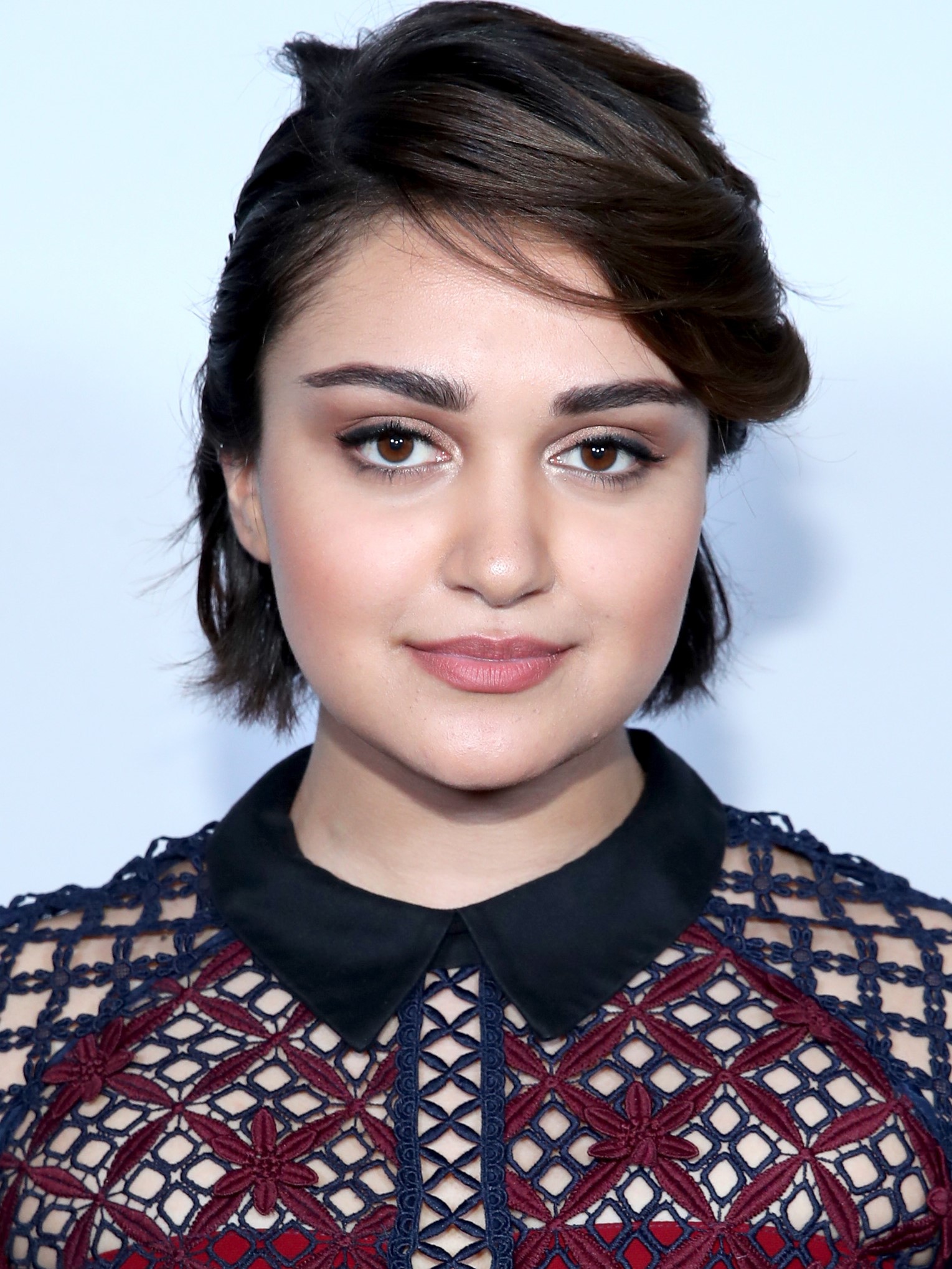 Ariela Barer - FILMSTARTS.de