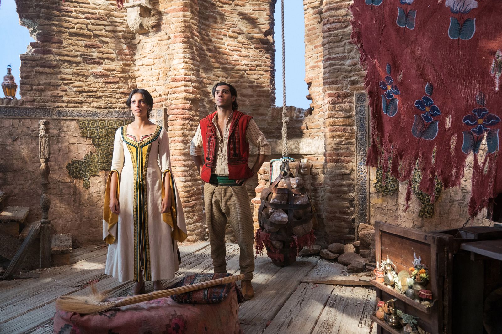 Bild zu Mena Massoud Aladdin Bild Naomi Scott, Mena Massoud Foto 17 von 37 FILMSTARTS.de