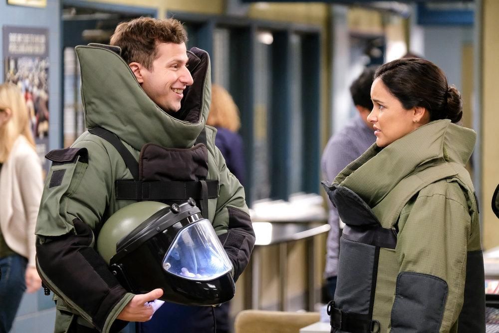 Bild zu Melissa Fumero Brooklyn NineNine Bild Andy Samberg, Melissa Fumero Foto 13 von