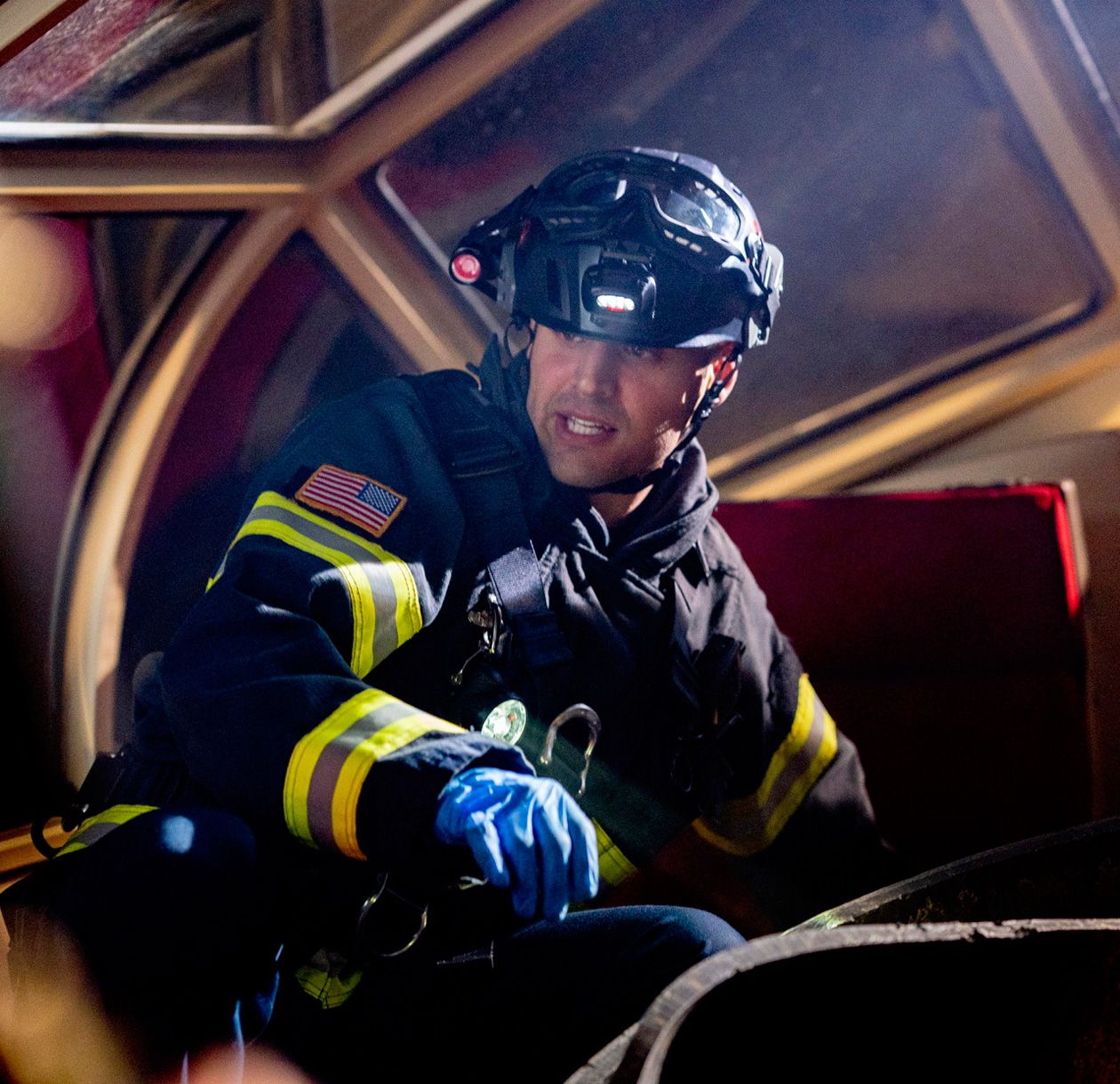 911 Notruf L.A. 911 Notruf L.A. Bild Ryan Guzman 59 von 263 FILMSTARTS.de