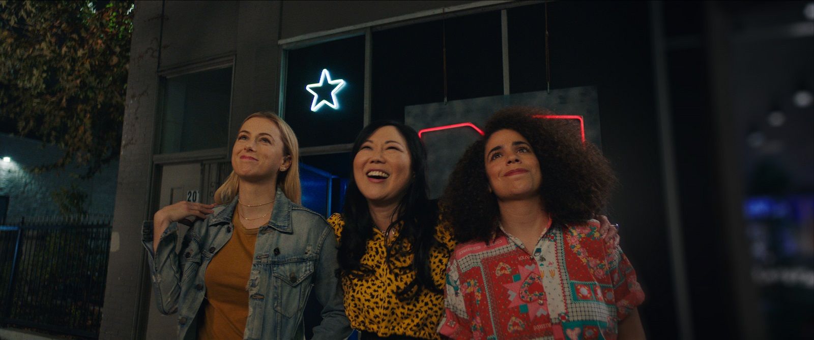 Foto zum Film Good On Paper Bild 1 auf 6 FILMSTARTS.de