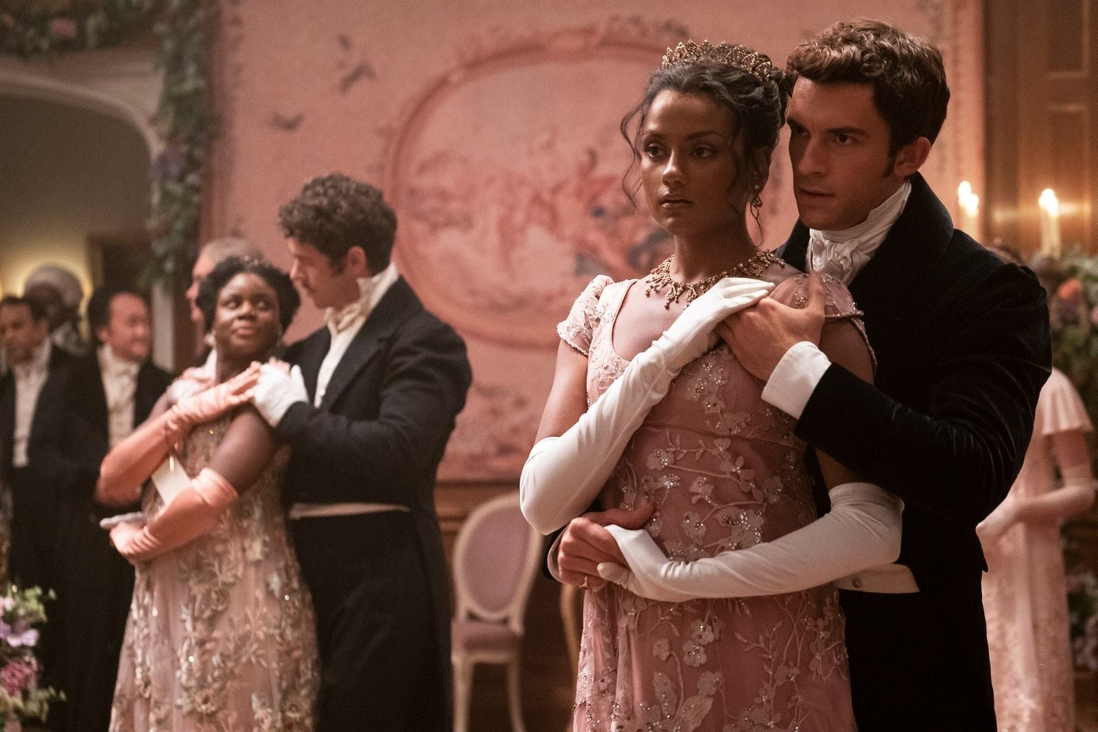 Verwunderlich Filme Und Serien Von Simone Ashley Bild