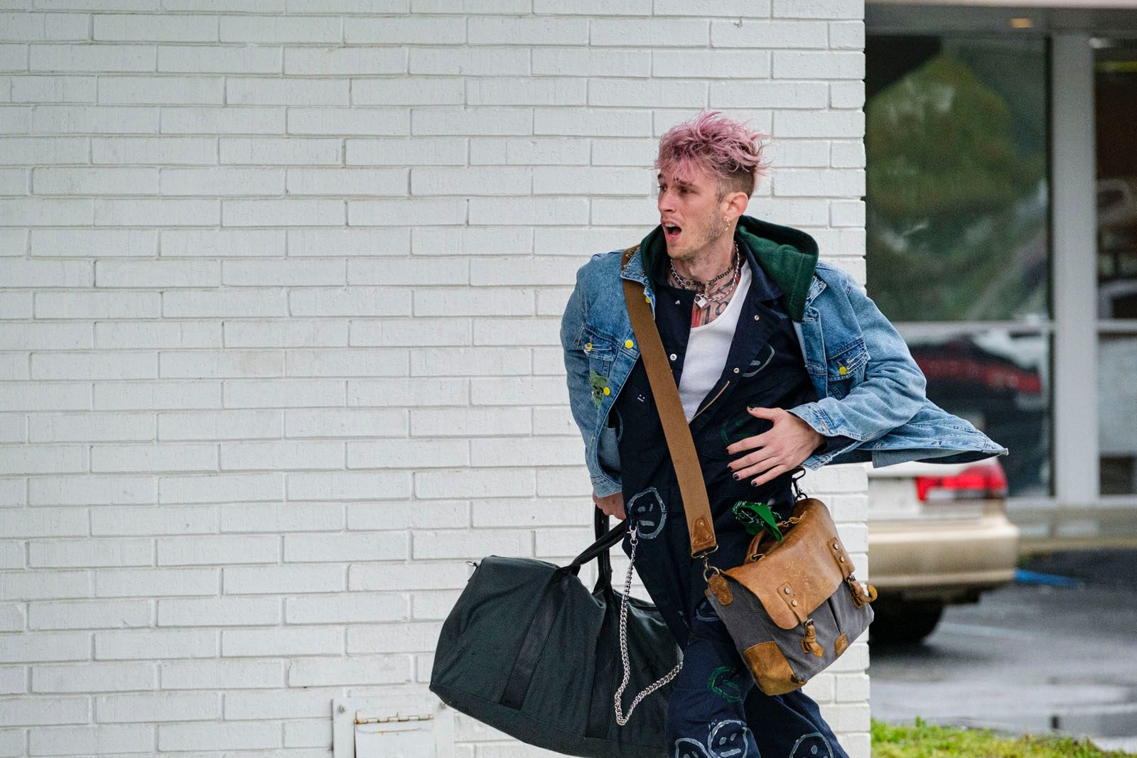Bild zu Machine Gun Kelly - One Way - Hell Of A Ride : Bild Machine Gun ...