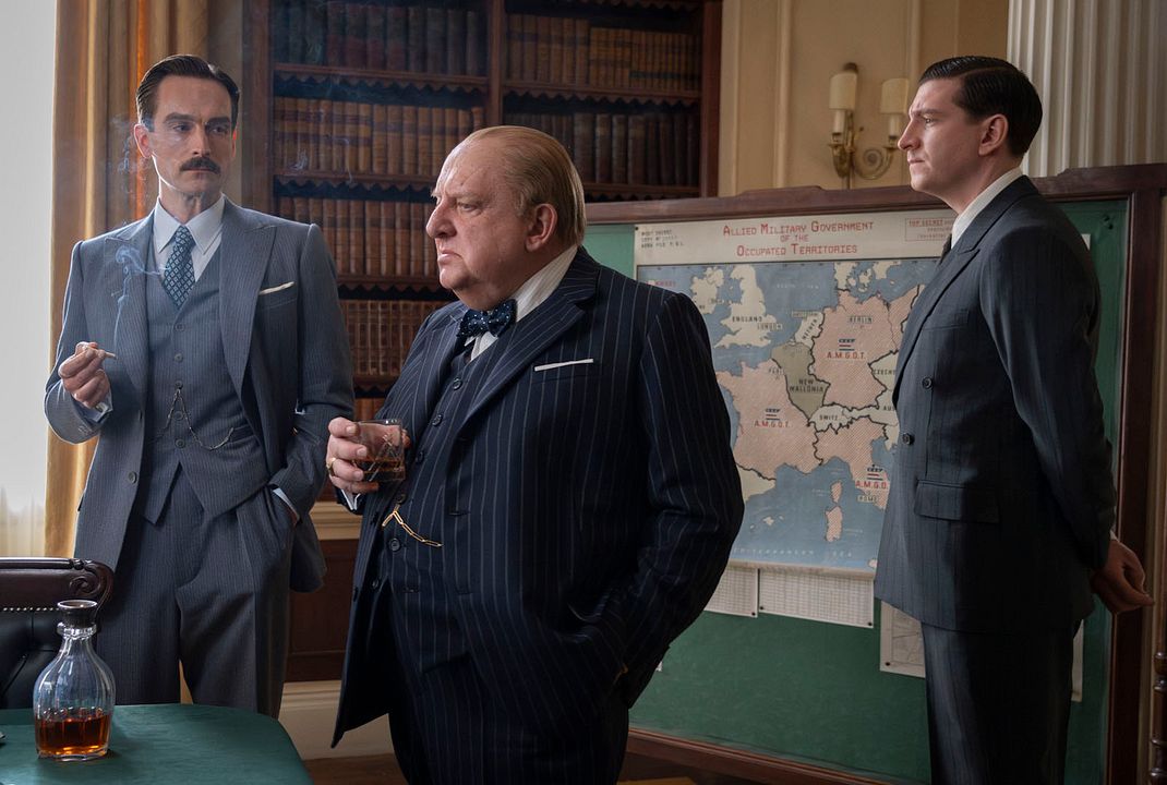 De Gaulle: Tilting Iron : Bild Simon Russell Beale