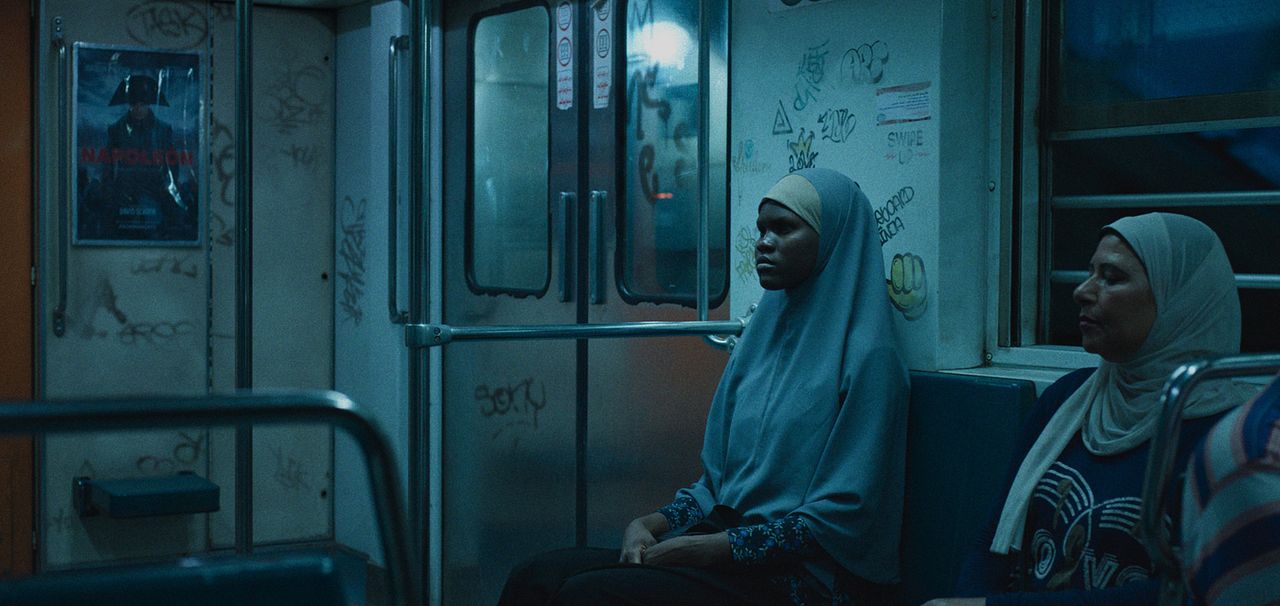 Aisha Can't Fly Away : Bild