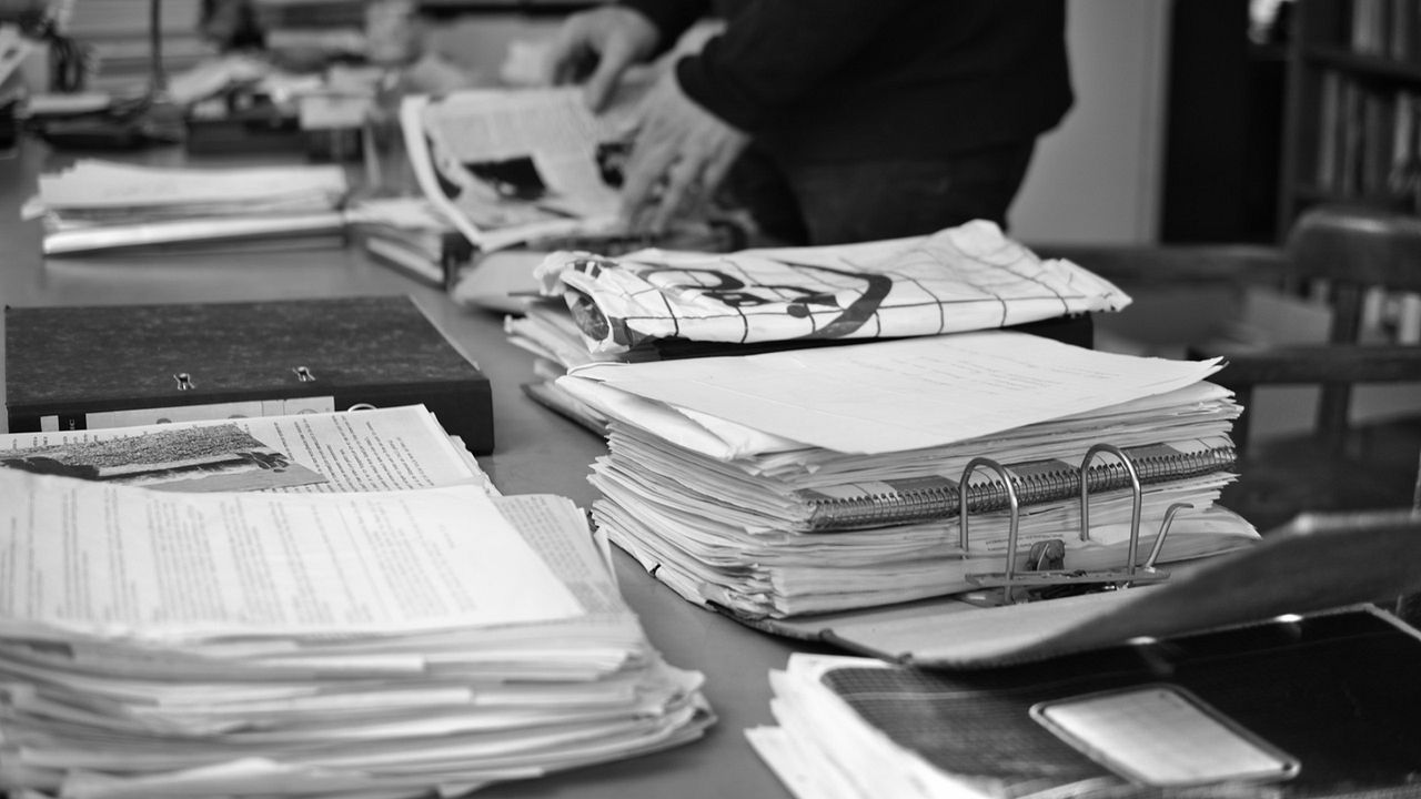 QRT: Zeichen, Zombie, Teqno - Ein Nekrolog : Bild