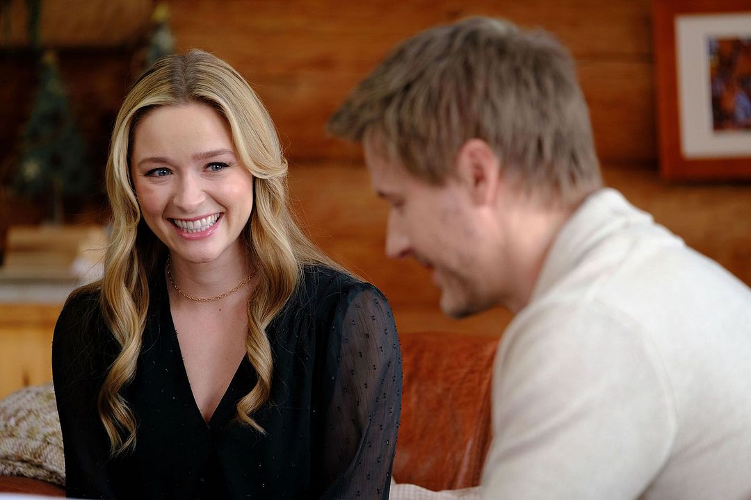 The Christmas Spirit - Weihnachtlich Verliebt : Bild Greer Grammer, Jason Cermak