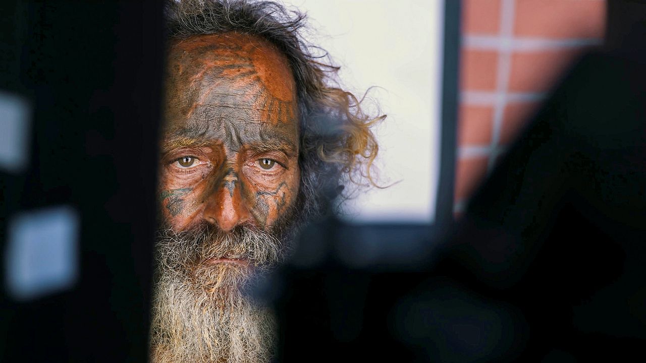 We All Bleed Red : Bild