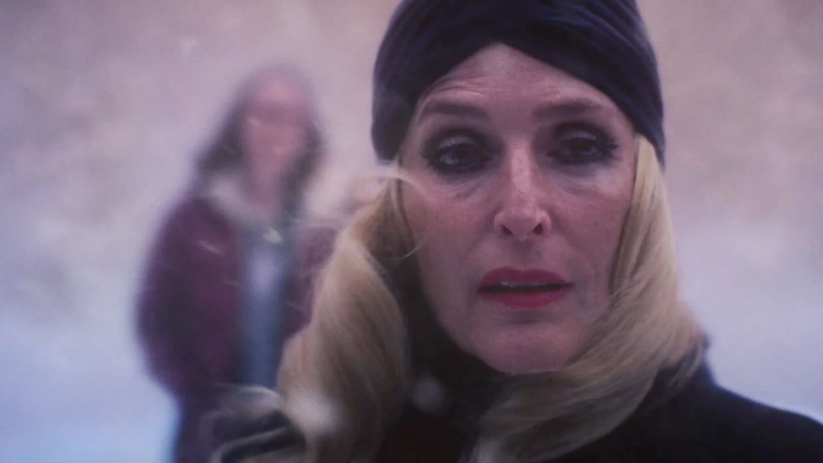 Teenage Sex And Death At Camp Miasma : Bild Gillian Anderson, Hannah Einbinder