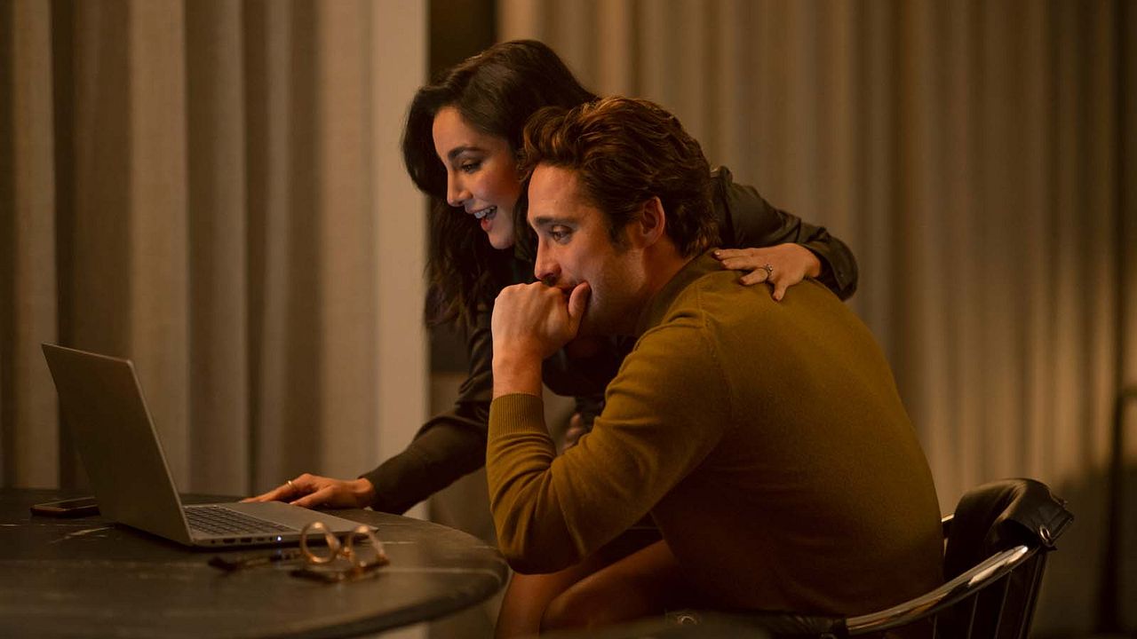 Follow : Bild Martha Higareda, Diego Boneta