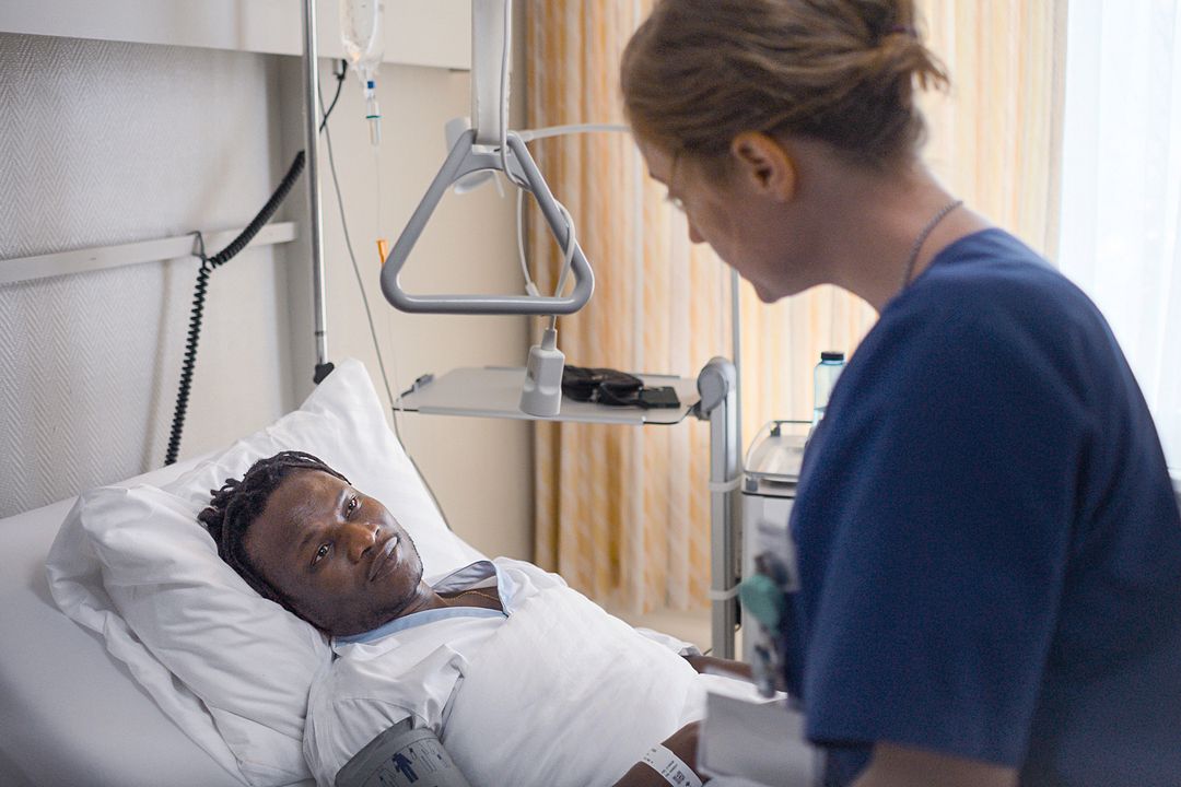 Heldin : Bild Leonie Benesch, Urabain Guigumemdé