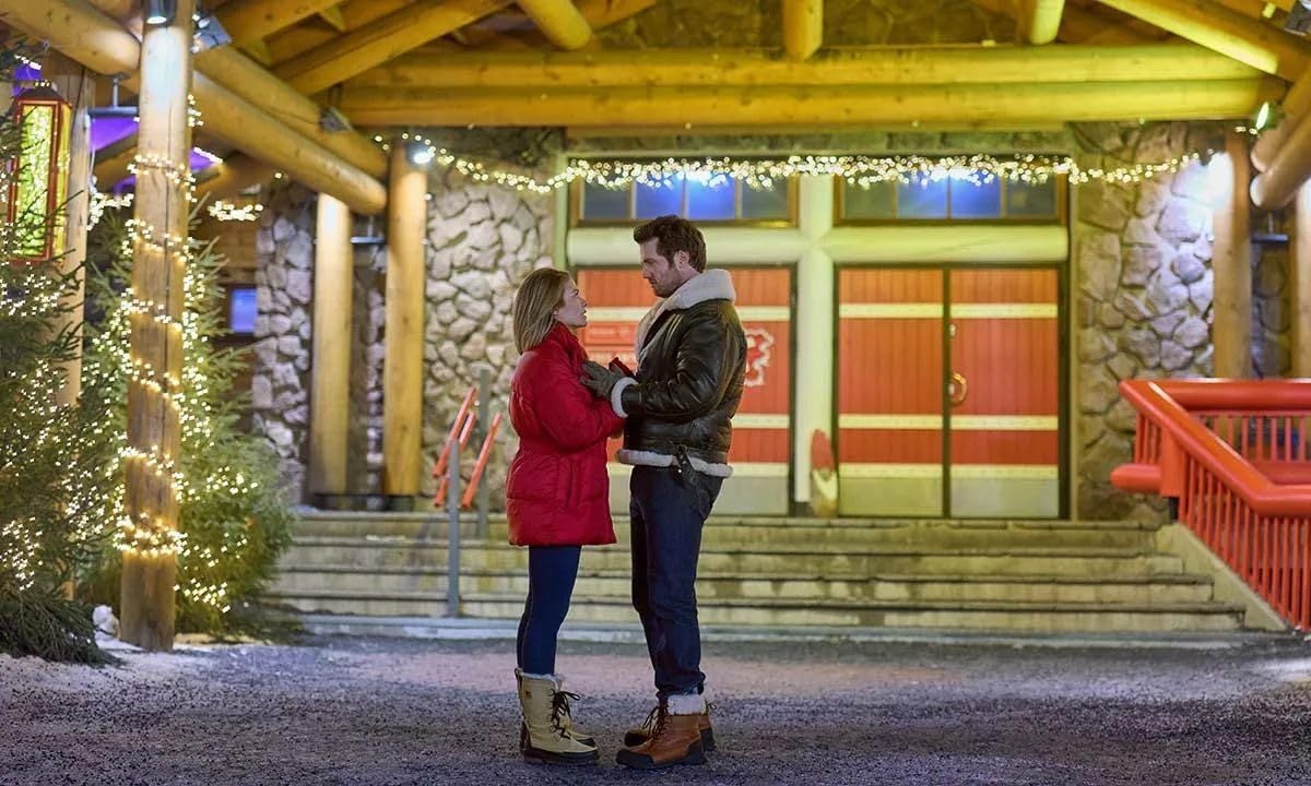 Das Weihnachtsrennen - Im Hundeschlitten zur großen Liebe : Bild Beau Mirchoff, Kim Matula