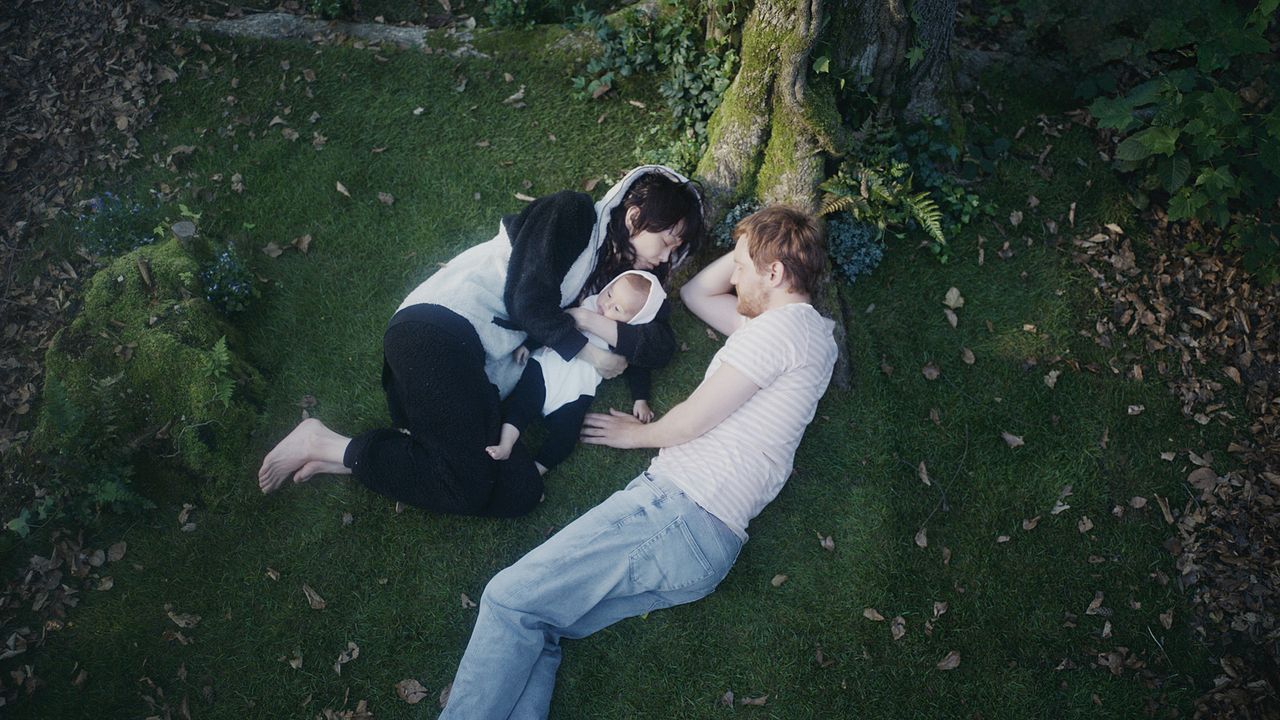 Electric Child : Bild Rila Fukushima, Elliott Crosset Hove