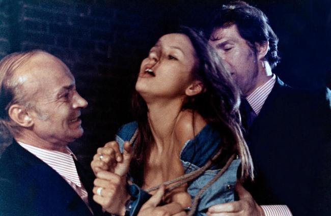 Das Spiel mit dem Feuer : Bild Charles Millot, Anicee Alvina