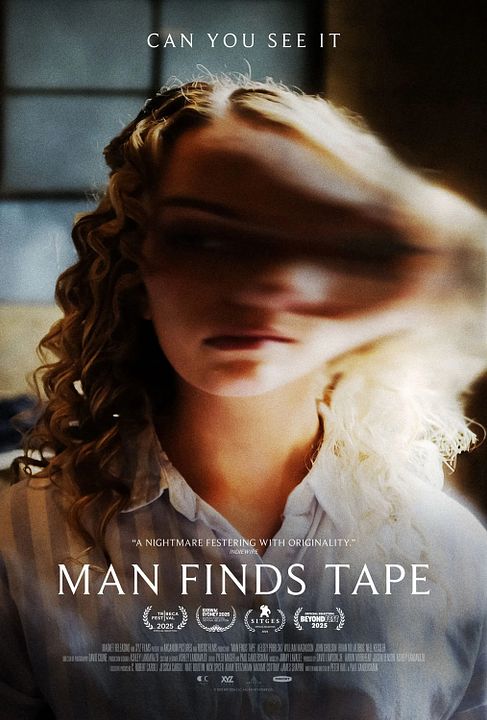 Man Finds Tape : Kinoposter