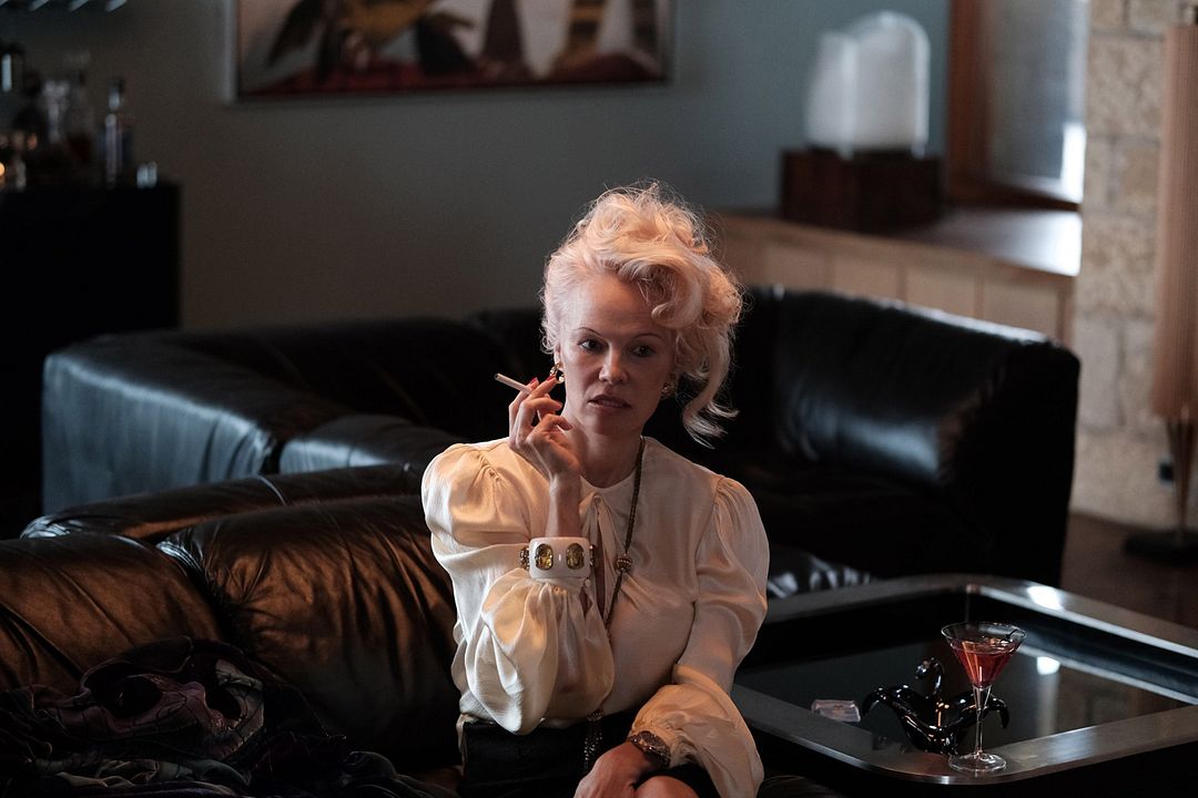 Rosebush Pruning : Bild Pamela Anderson