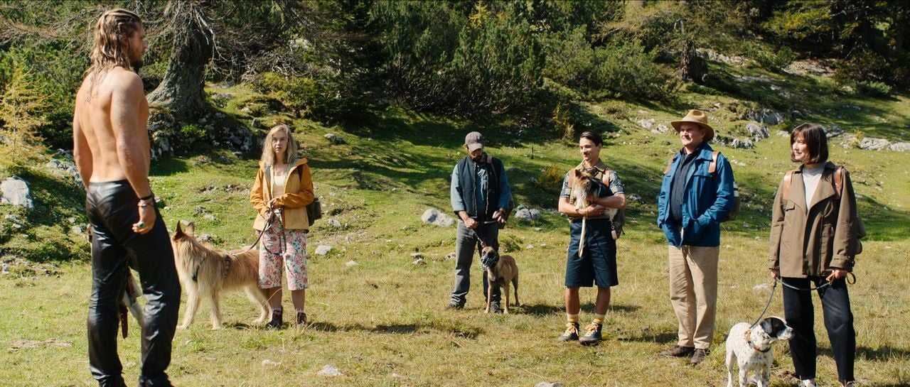 Eat Pray Bark - Therapie auf 4 Pfoten : Bild Anna Herrmann, Rúrik Gíslason, Devid Striesow, Doga Gürer, Alexandra Maria Lara, Kerim Waller