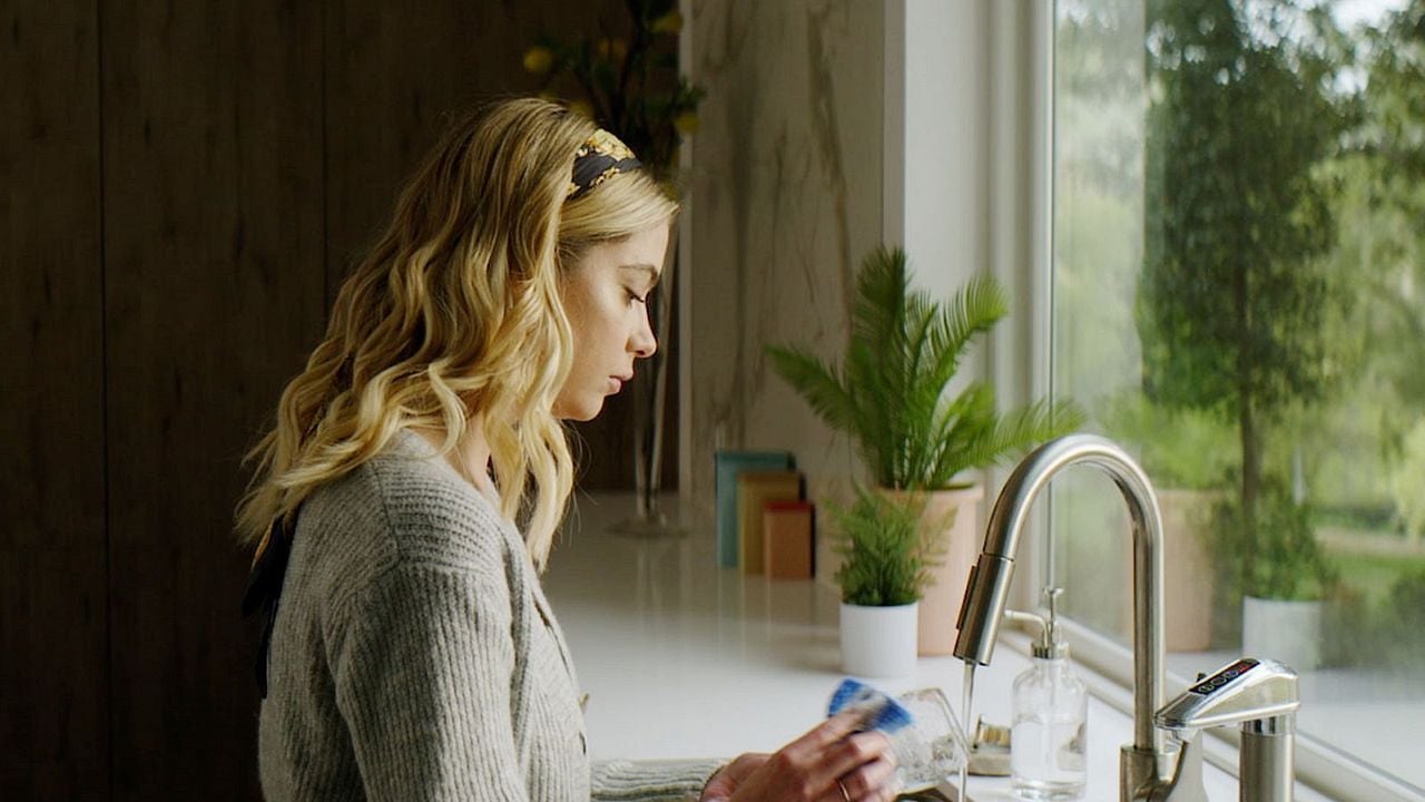 Private Property - Somebody's Always Watching : Bild