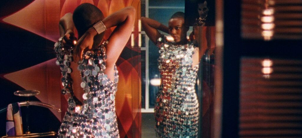 Reflection In A Dead Diamond : Bild