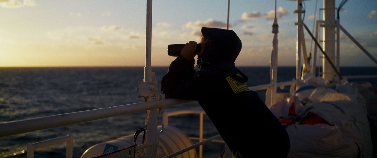 Where The Waves Took Her : Bild