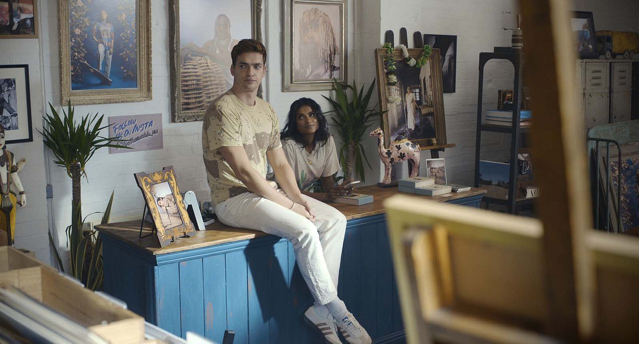 Prophezeiung… Liebe : Bild Luke Fetherston, Simone Ashley