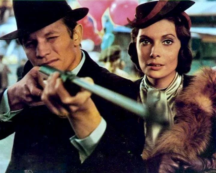 England Made Me : Bild Michael York, Hildegarde Neil