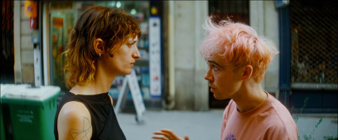 Sounds Of Paris : Bild Alex Lawther, Agathe Rousselle