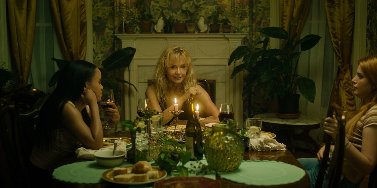 Saint Clare - Engel der Vergeltung : Bild Bella Thorne, Rebecca De Mornay, Joy Rovaris