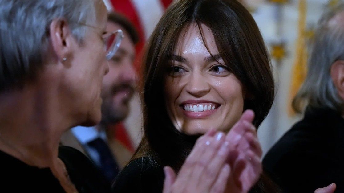 Ella McCay : Bild Jamie Lee Curtis, Emma Mackey