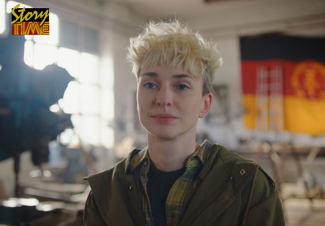 Rote Sterne überm Feld : Bild