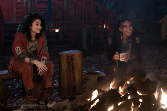 Zombies 4 - Dawn Of The Vampires : Bild Kylee Russell, Chandler Kinney