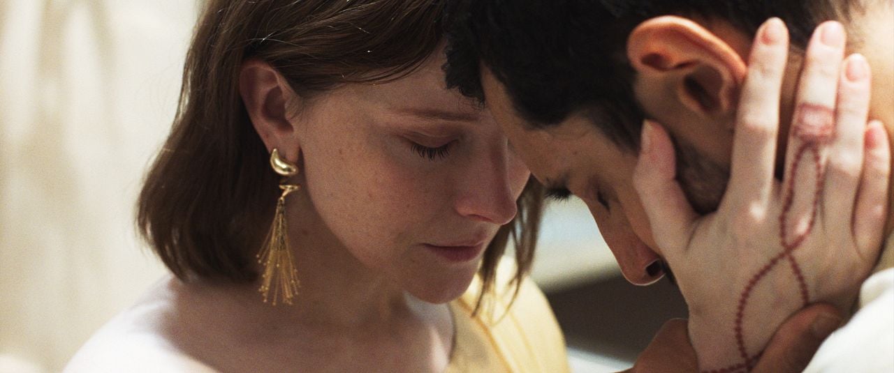 Hamlet - All That Lives Must Die : Bild Riz Ahmed, Morfydd Clark