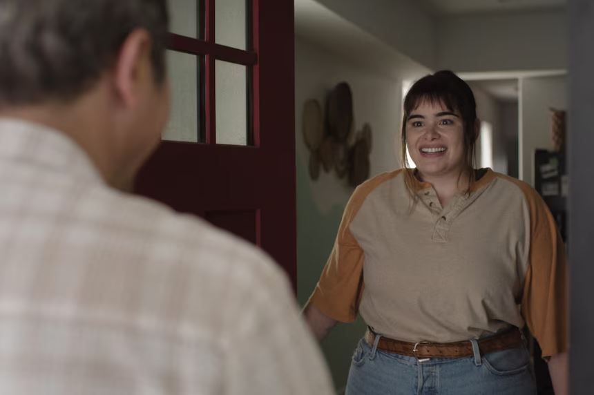 Bob Trevino Likes It : Bild John Leguizamo, Barbie Ferreira