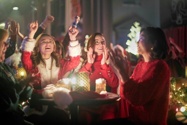 Der Weihnachtsgipfel : Bild Hunter King, Stephanie Sy, Amy Groening