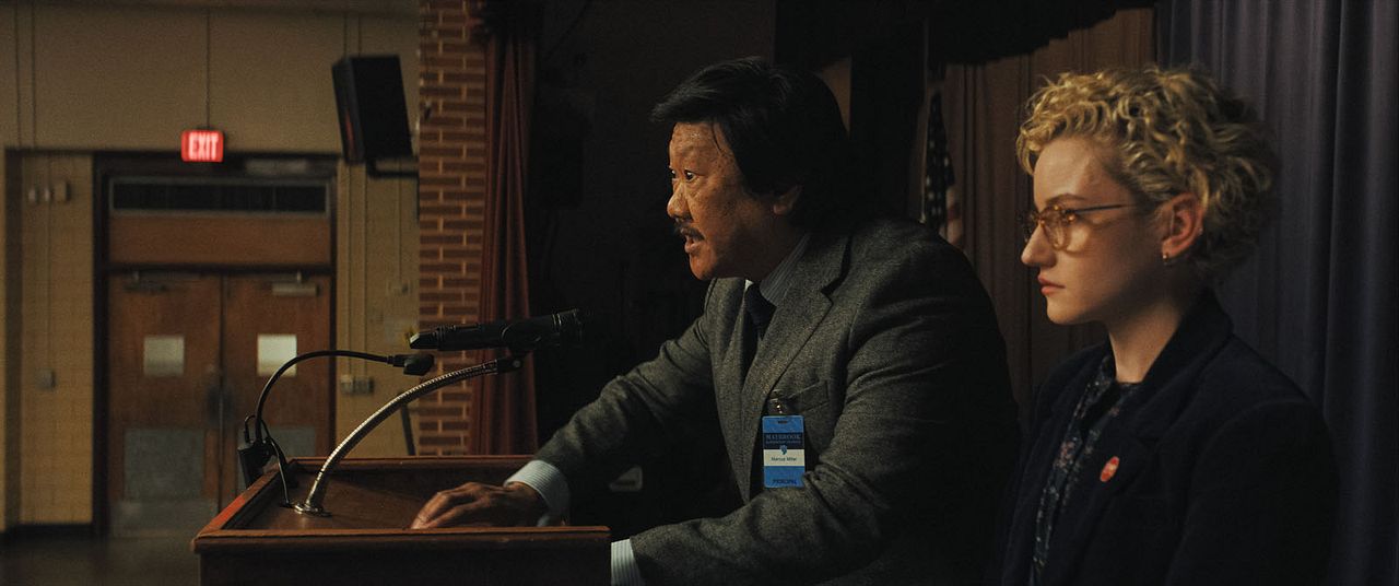 Weapons - Die Stunde des Verschwindens : Bild Julia Garner, Benedict Wong