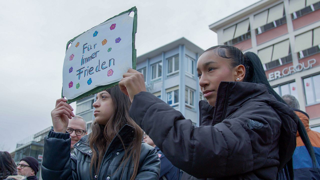 Girls Don't Cry : Bild