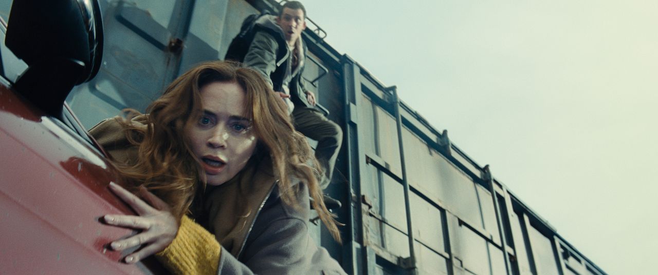 Disclosure Day - Der Tag der Wahrheit : Bild Emily Blunt, Josh O'Connor